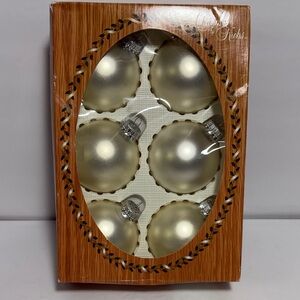 Krebs vintage Elegant Holiday Ornaments Set - Silver